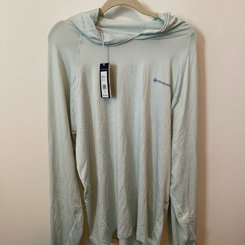 Mens vineyard vines long sleeve hoodie shirt. Size XL